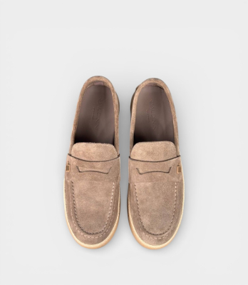 Вид зверху на бежеві замшеві лофери Baldinini чоловічі з логотипом B