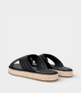 Деталь плетіння та пряжки Baldinini на чорних плетених сабо Made in Italy