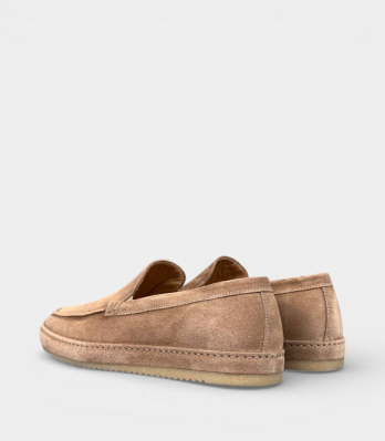 Чоловічі замшеві лофери Giampiero Nicola бежеві, вид ззаду пари