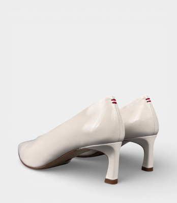 Жіночі шкіряні туфлі Halmanera бежеві, вид ззаду