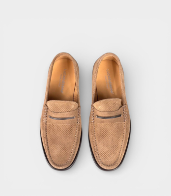 Чоловічі лофери Luca Guerrini замшеві перфоровані бежеві вид зверху з брендом