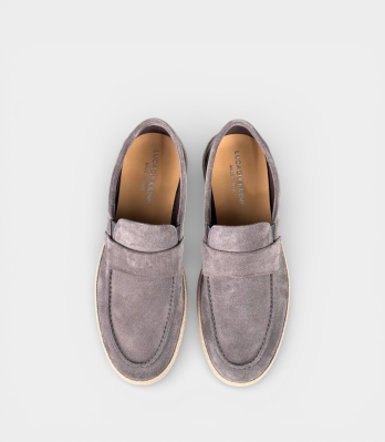 Чоловічі лофери Luca Guerrini замшеві на джутовій підошві сірі вид зверху з брендом