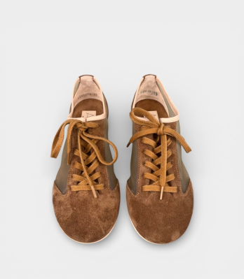 Кеди AGL замшеві коричневі вид зверху з шнурками та устілкою