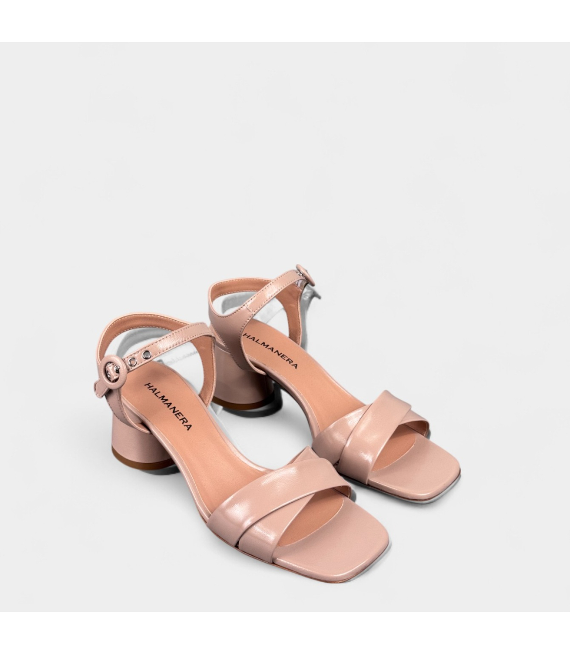 Боковий вид: шкіряний верх із деталями передньої частини.